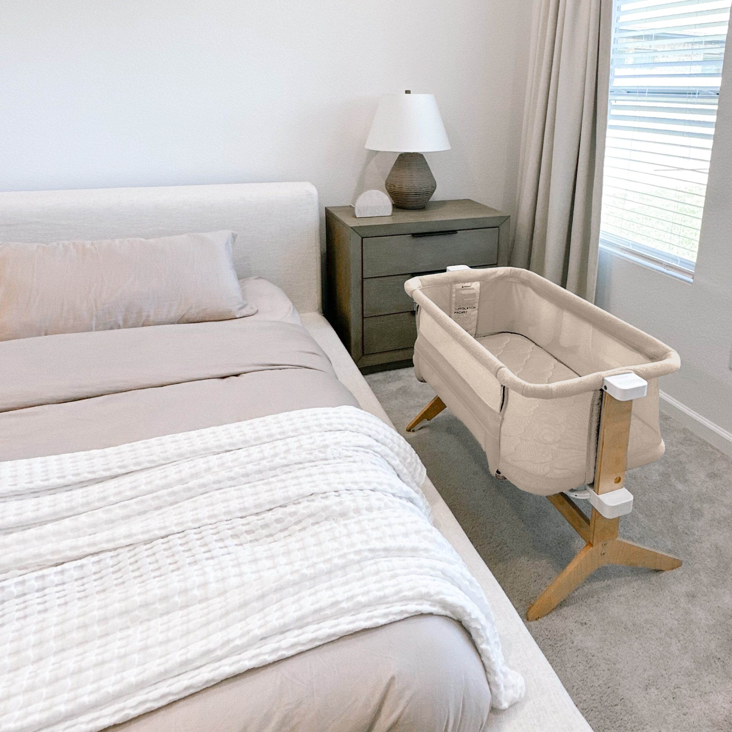 Bassinet & Bedside Sleeper - Image 16