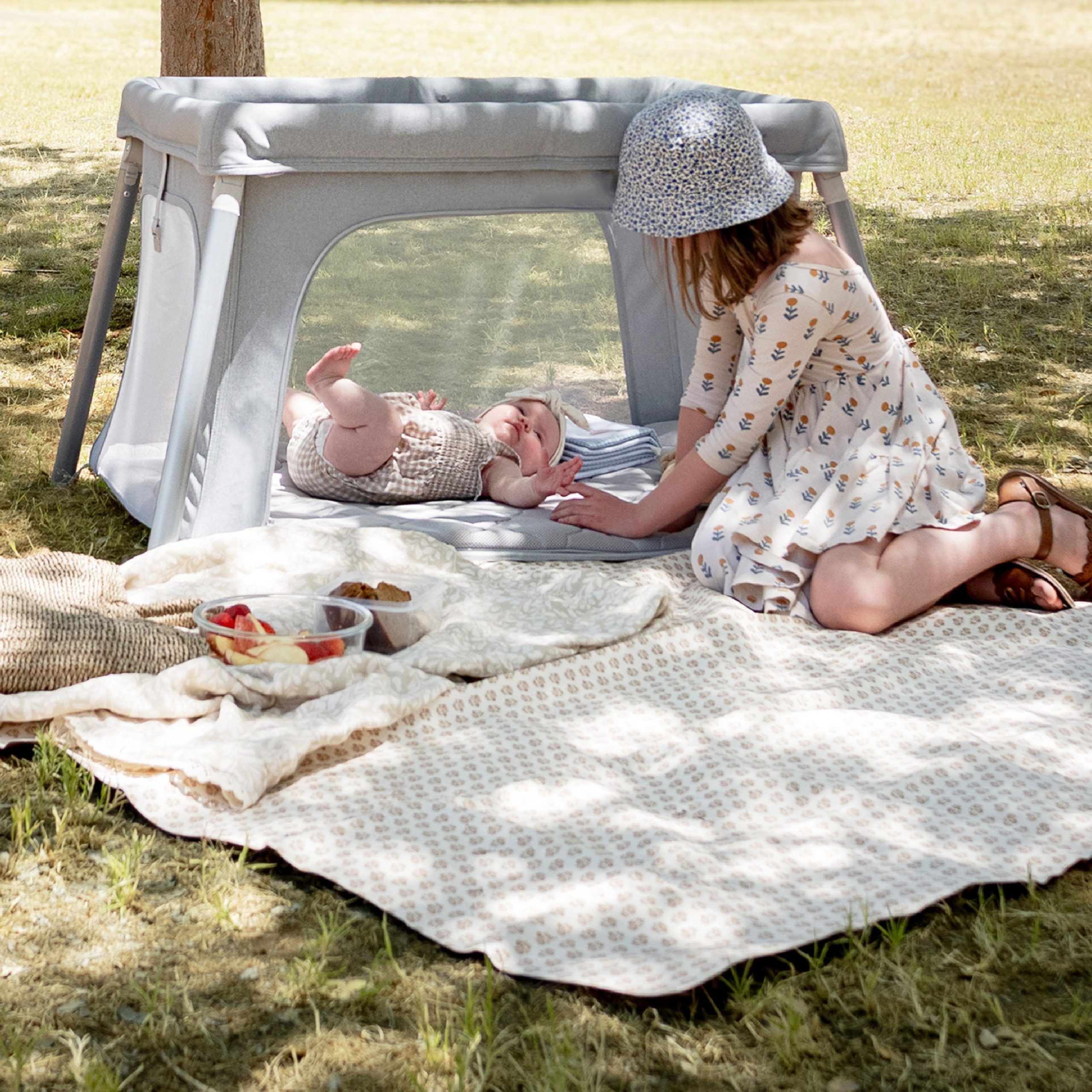 Compact Travel Crib & Play Yard - Image 5