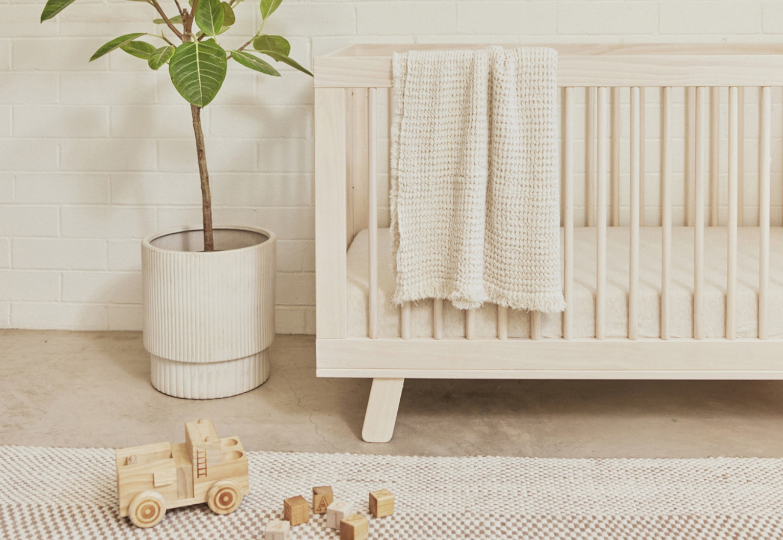 Hudson Convertible Crib - Image 4